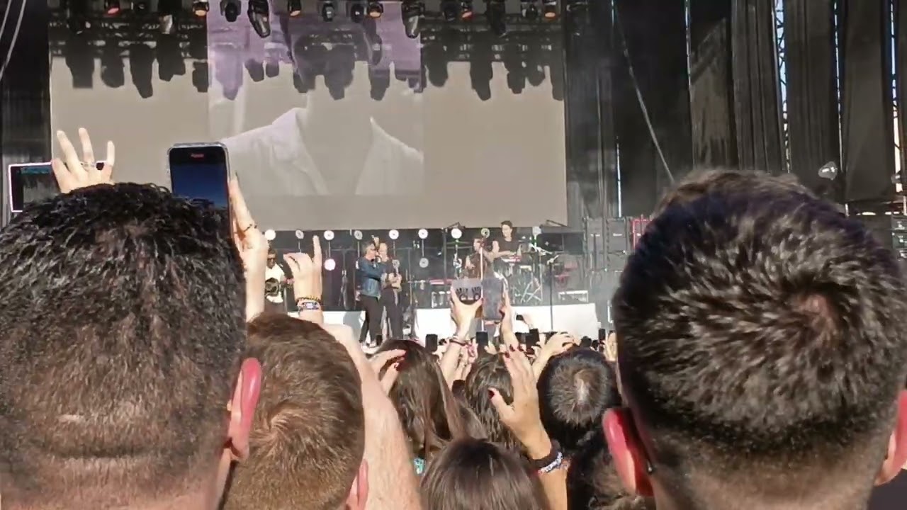 240518 Veintiuno La Vida Moderna (con Love of Lesbian) Interestelar 1