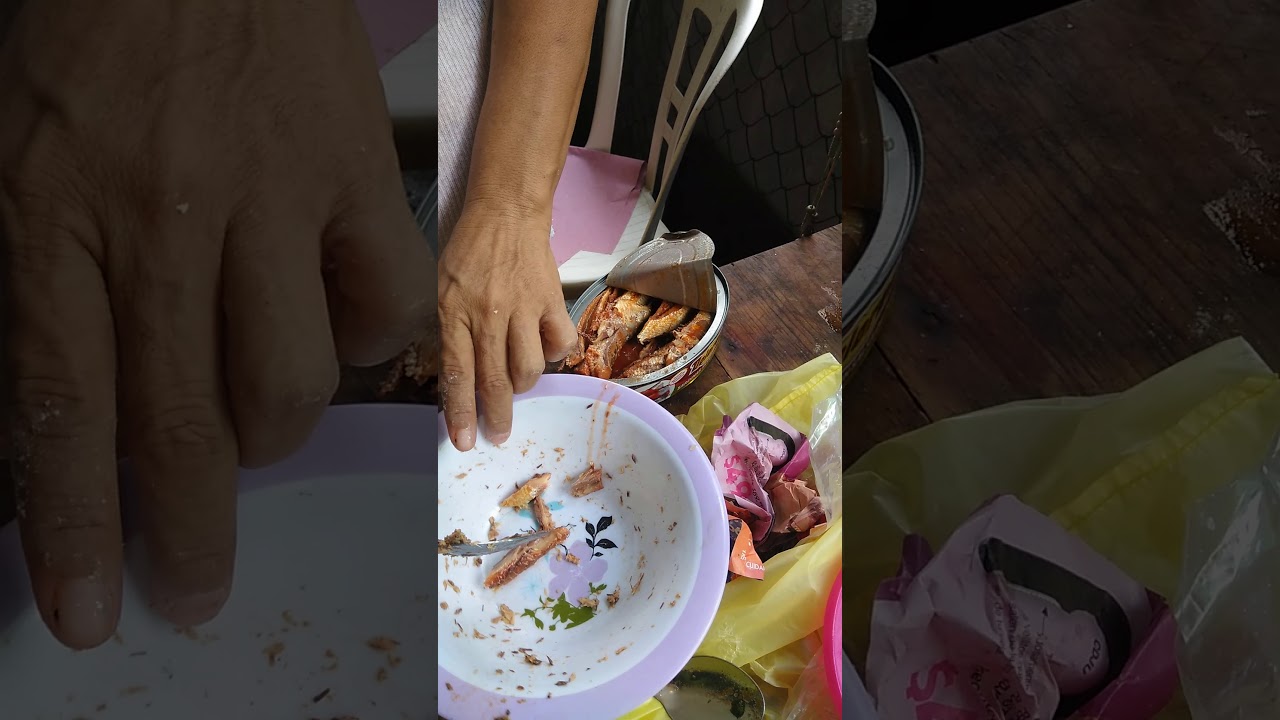 preparando unas empanadas de machichaco