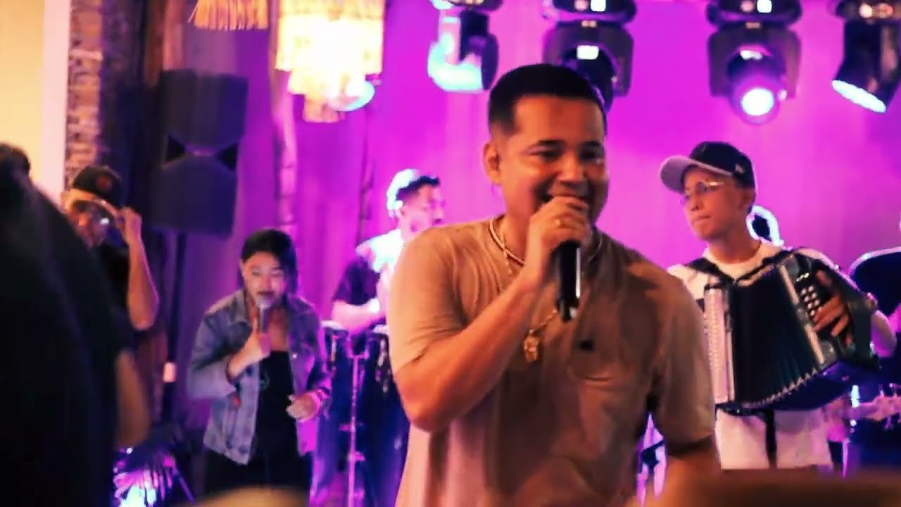 Asi me hizo Dios - Carlos Cervantes- en vivo