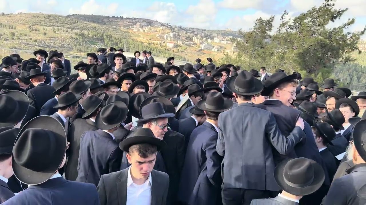 צילום הלוויה בשידור חי