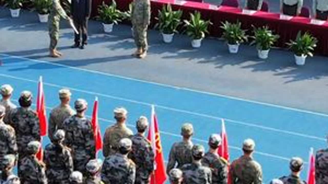 火热开训！徐州工业职业技术学院2023级学生军训动员大会震撼来袭！#军训 #动员大会 #徐州工业职业技术学院 #新生军训