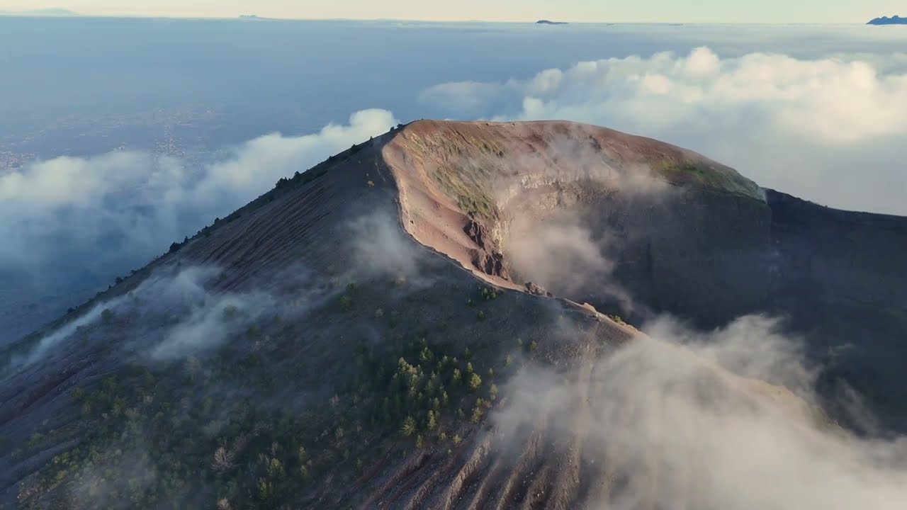 Vesuvio Napoli vola con me tra le nuvole riprese aeree Drone mini 4 pro