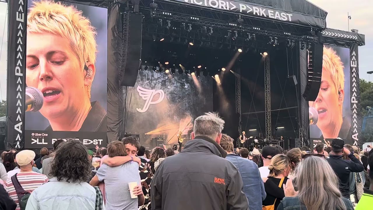 The Pixies - Where Is My Mind (live at All Points East)