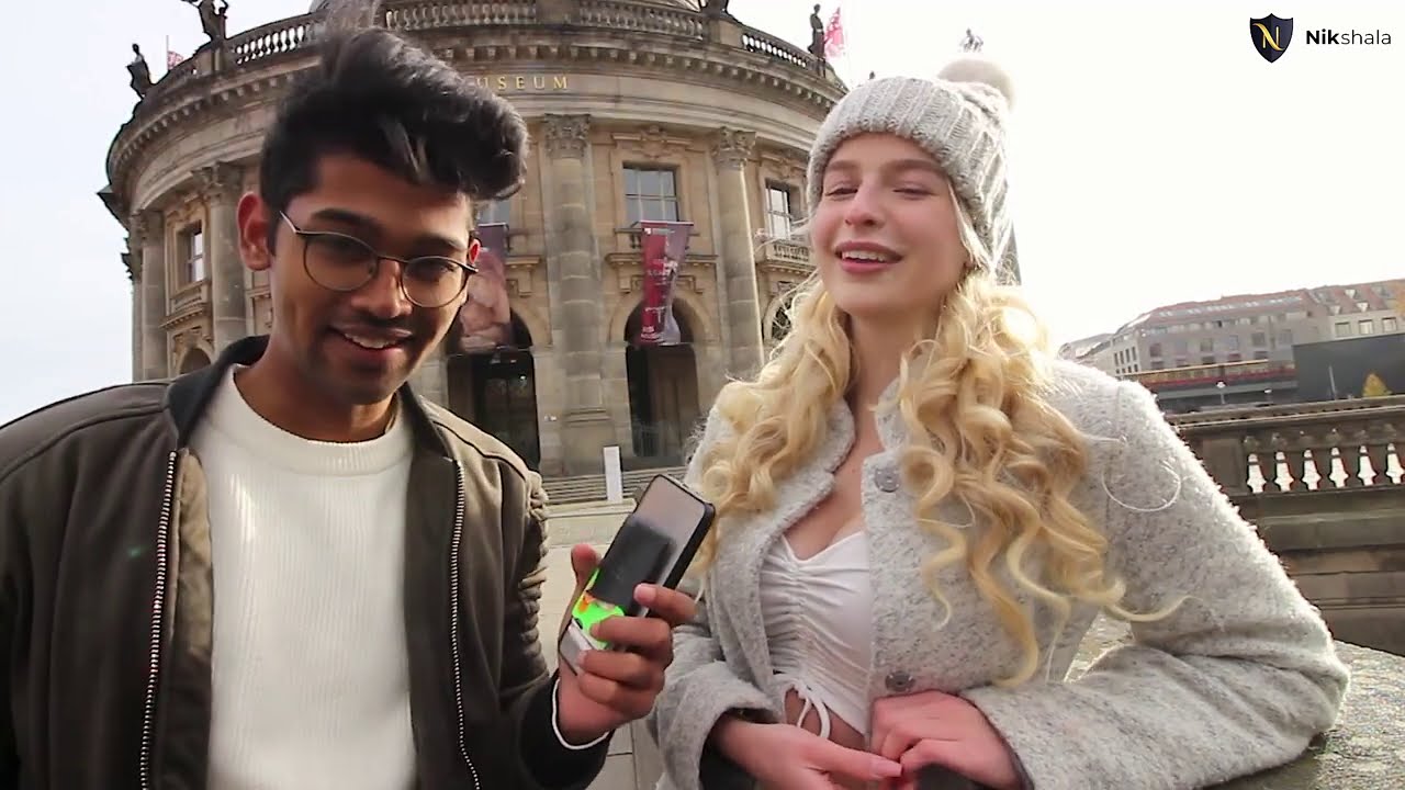 GERMAN GIRL SINGING HINDI SONG (Tujhe kitna chahne lage hum)