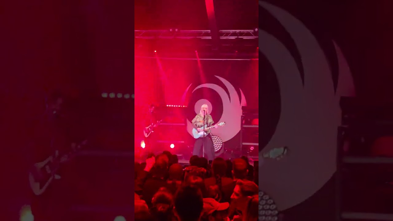 Lights other side of the door live yeg come get your girl tour 