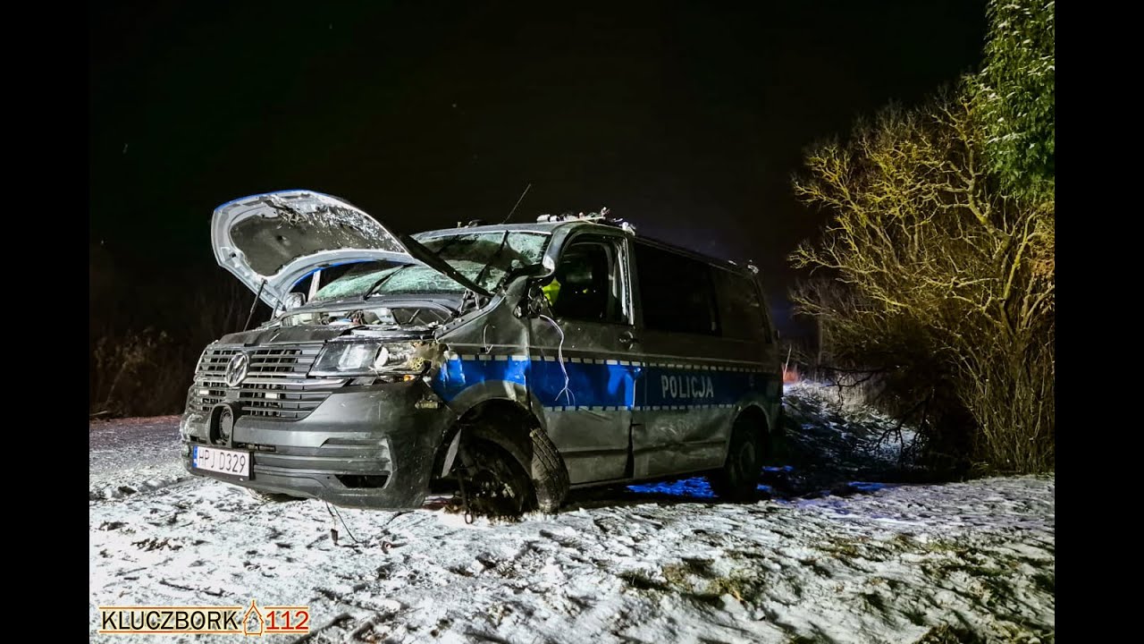 Zdarzenie z udziałem radiowozu w Smardach. Policjanci jechali do kobiety w kryzysie emocjonalnym