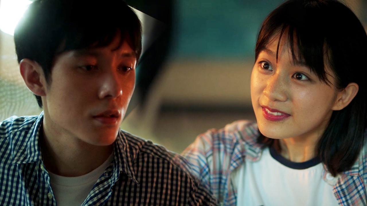 🎉【MOVIE】女孩跳窗逃課，卻被帥老師抓個正著，意外對視對她一見鍾情！ #好看中国电视剧 #爱情