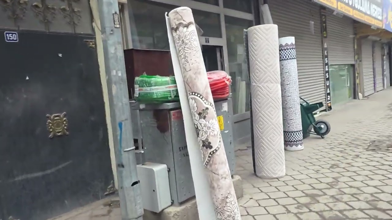 Ağrı doğubayazıt Kurtuluş okulun aşasında bütün halilar bayram nedeniyle indirime girdi 