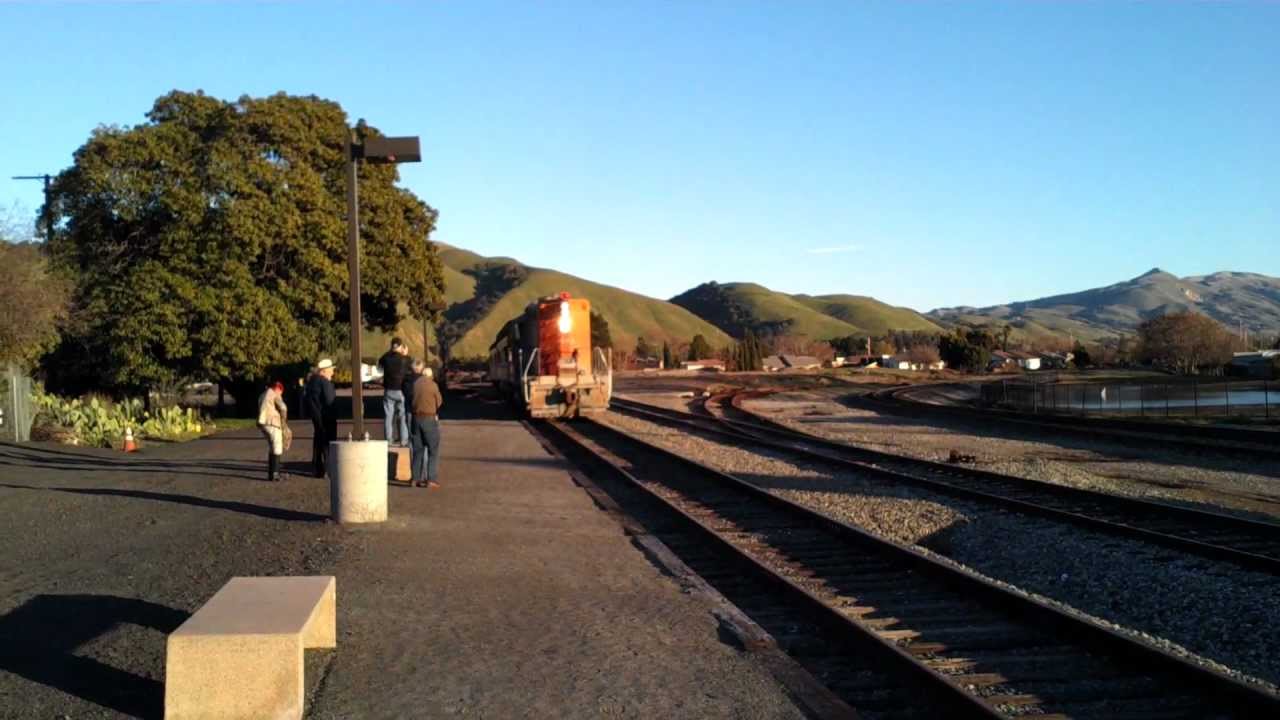 GGRM SP3194 GP9  Arrives Niles Depot