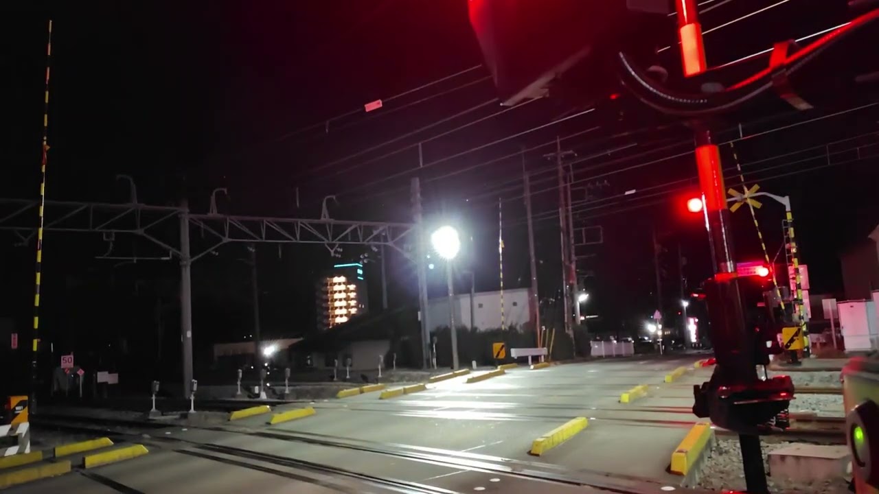 2026年1月13日 今朝も遠くに見えるライトから🌟上越線 高崎行き始発電車🚃旧前橋街道踏切(渋川市)にて
