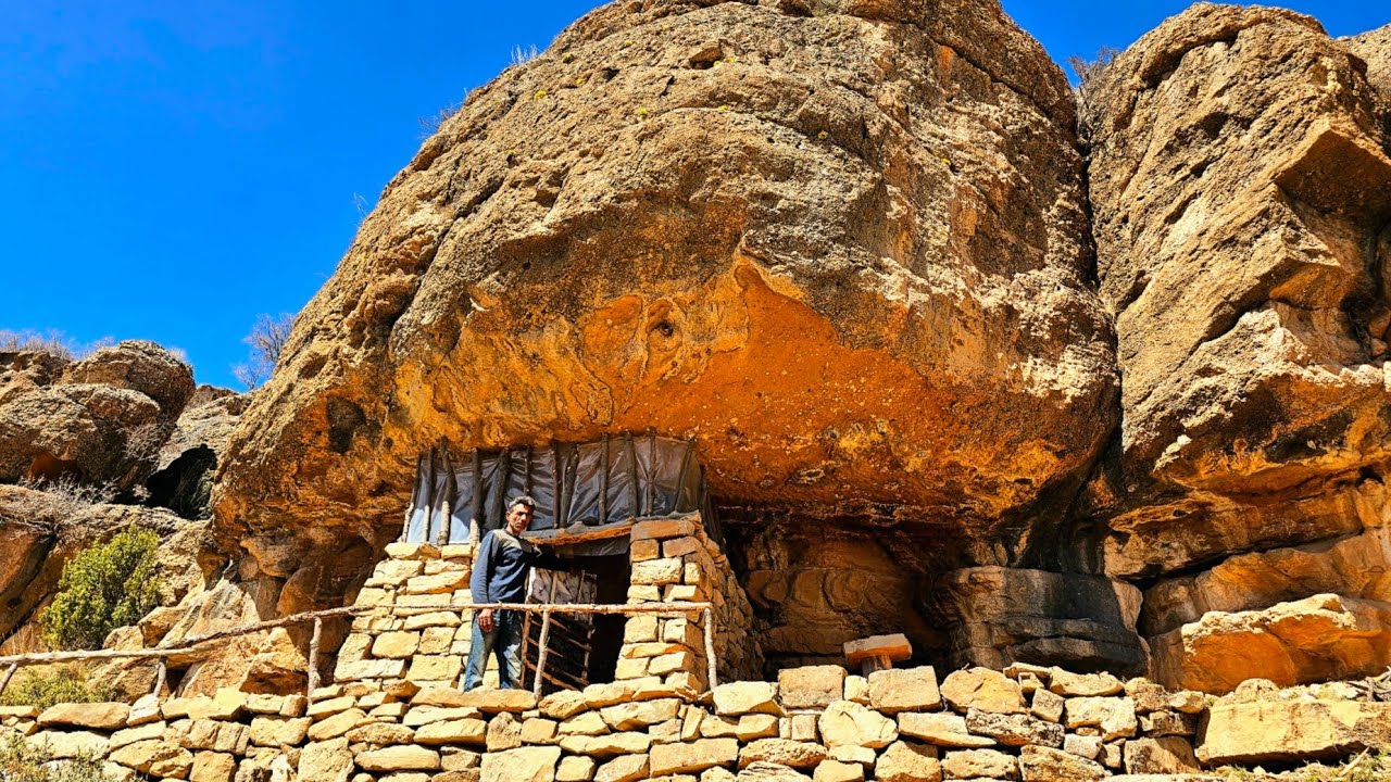 Building a shelter in the heart of the mountain with thousand-year-old stones! In a few months