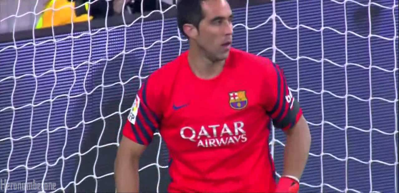 &bull; Amazing Save From Bravo Against Ronaldo | Tremenda Atajada de Bravo contra Ronaldo &bull;