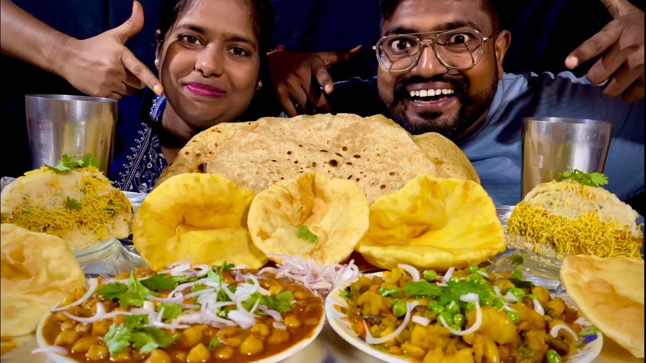 biggest paratha, Chhole bhature, veg burger 😋🤤🤤👌
