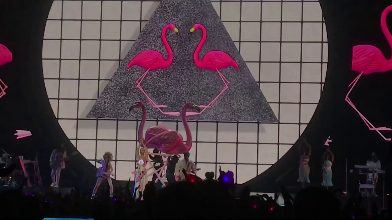 Katy Perry - Hot N Cold/Last Friday Night (T.G.I.F) (Witness: The Tour Vancouver 02/05/2018)