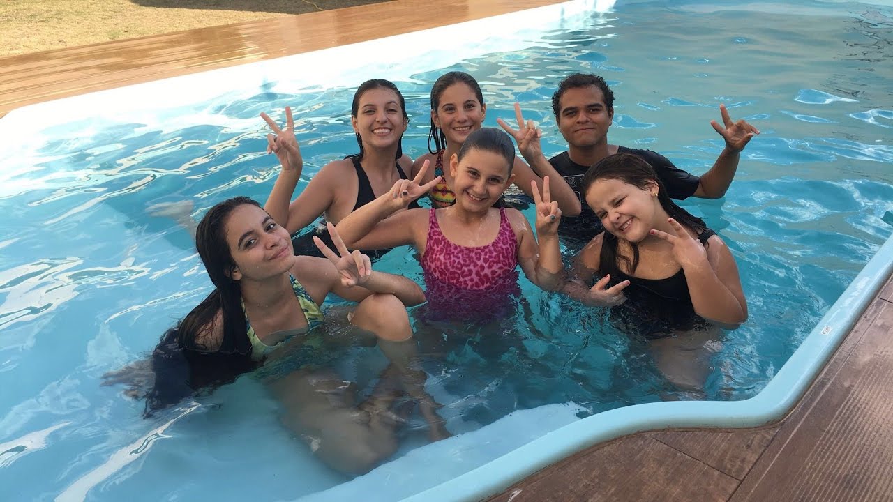 VLOG-  TARDE NA PISCINA COM AMIGOS