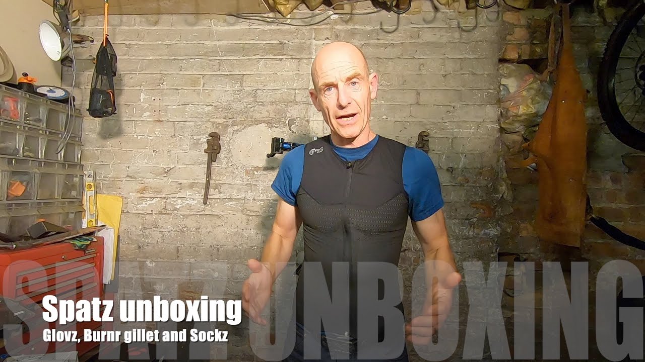 Spatz Glovz, BurnR and Sockz unboxing: Super tech weather beating road bike kit.