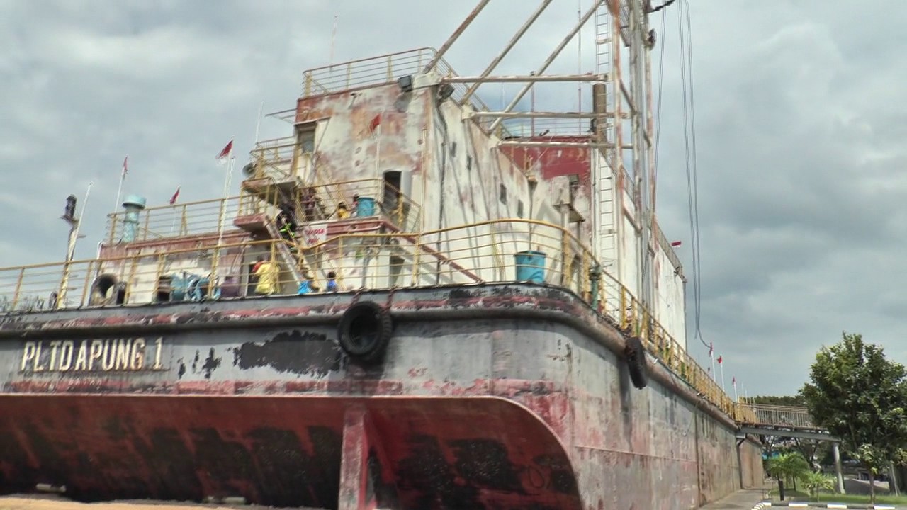 2600 TON KAPAL PLTD APUNG TERDAMPAR DI TENGAH KAMPUNG | Terseret Tsunami