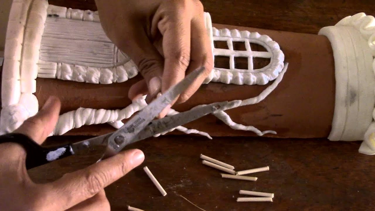 Teja Decorada - Paso 4: Balcón, ventana y adornitos.