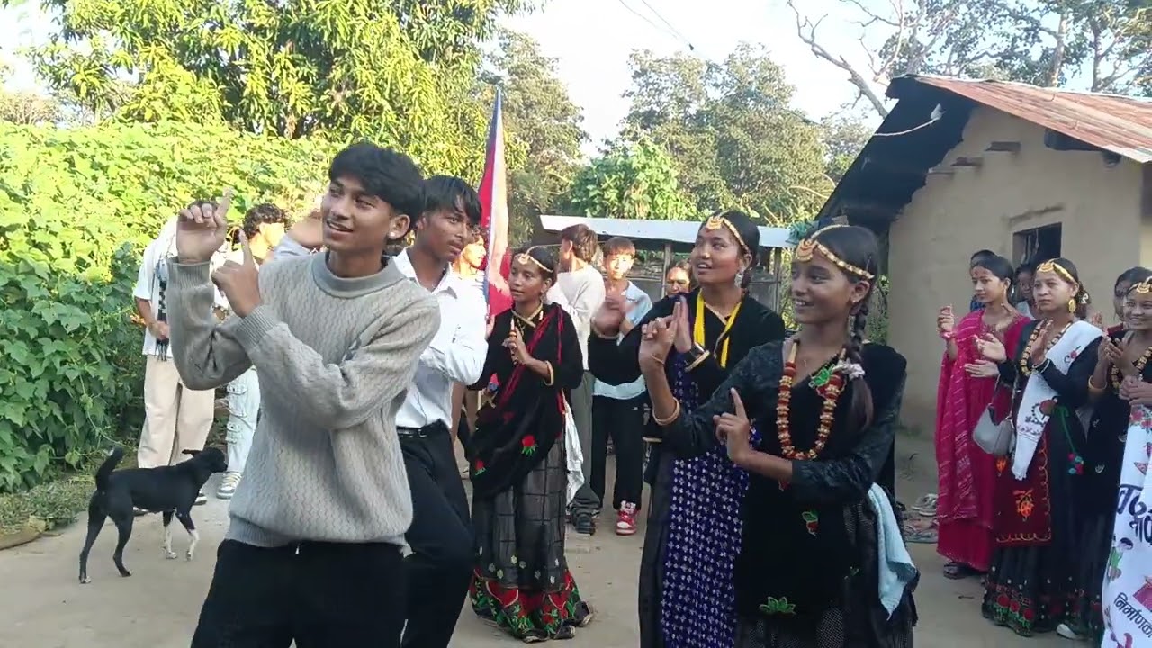 Saili maili nepali jhaure song ma हाम्रो देउसी भैलो को नृते पहिलो दिनको प्रस्तुती 