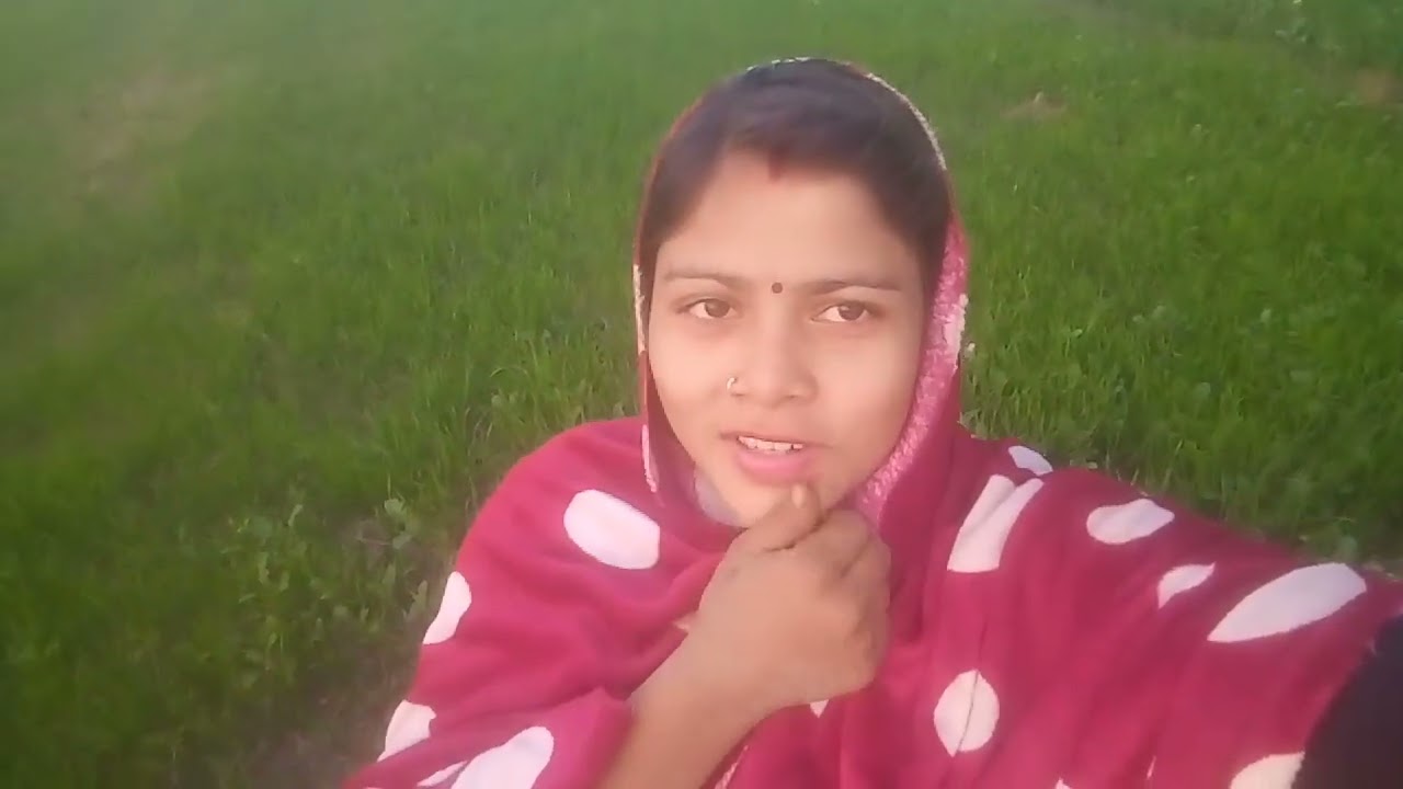 # Khet Mein Gai Thi #bathua ka sag Lene#