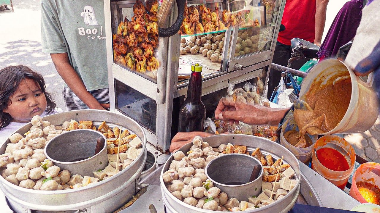 RELA NGANTRI LAMA DEMI KULINER VIRAL INI BELI BERAPAPUN DI LAYANI - street food lamongan