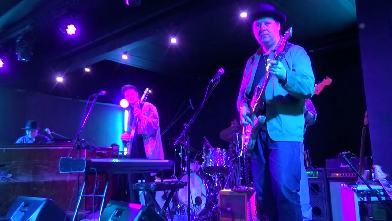 Scott McKeon has the opening riff taken up by Marco Cinelli then Artie Zaitz at Hampton Hub Club