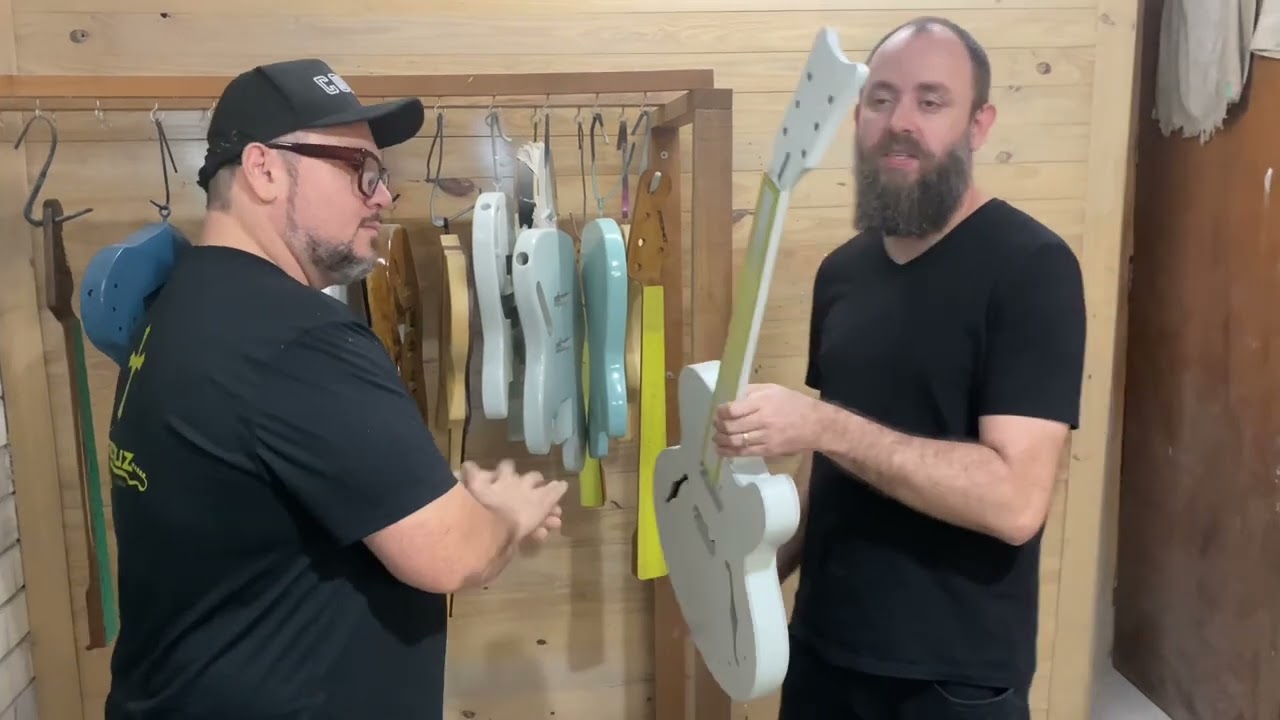Visita na f&aacute;brica da Da Cruz Luthieria .