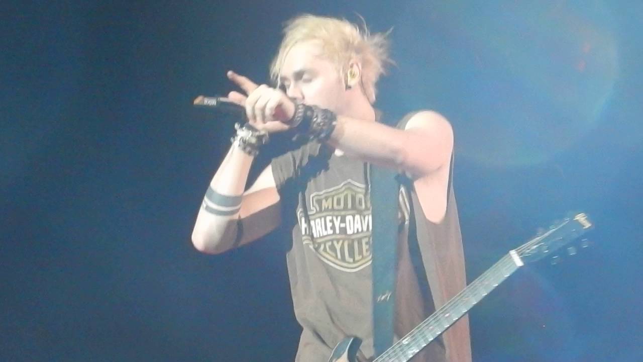 5 Seconds of Summer - Permanent Vacation (May 20th, 2016 - Antwerp, BE)