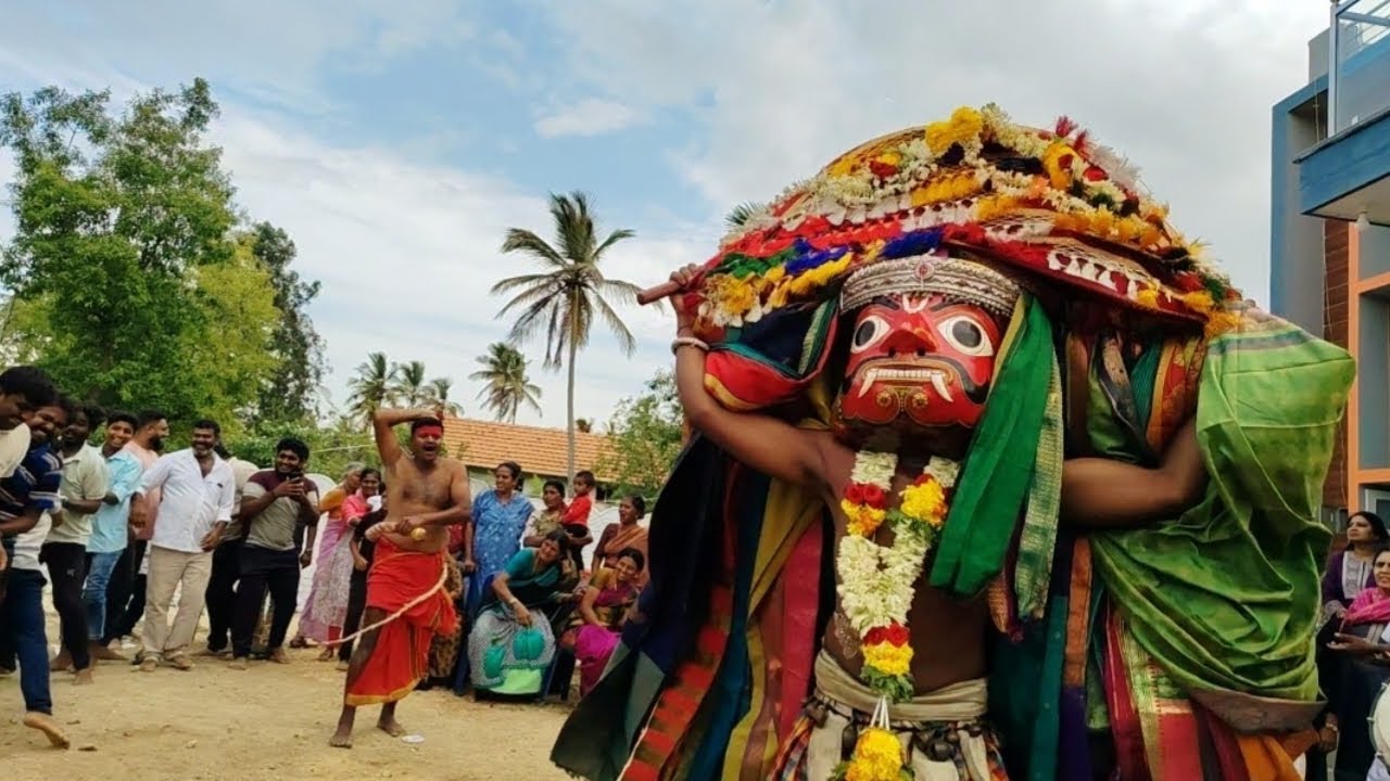 ಚಿಕ್ಕ ತಾತನವರ ಹೊಸ ಮನೆಗೆ ಗ್ರಾಮ ದೇವತೆಗಳ ಪ್ರವೇಶ | Gadde Kempmma | Bidare Keramma | Kasavanhalli 2025.