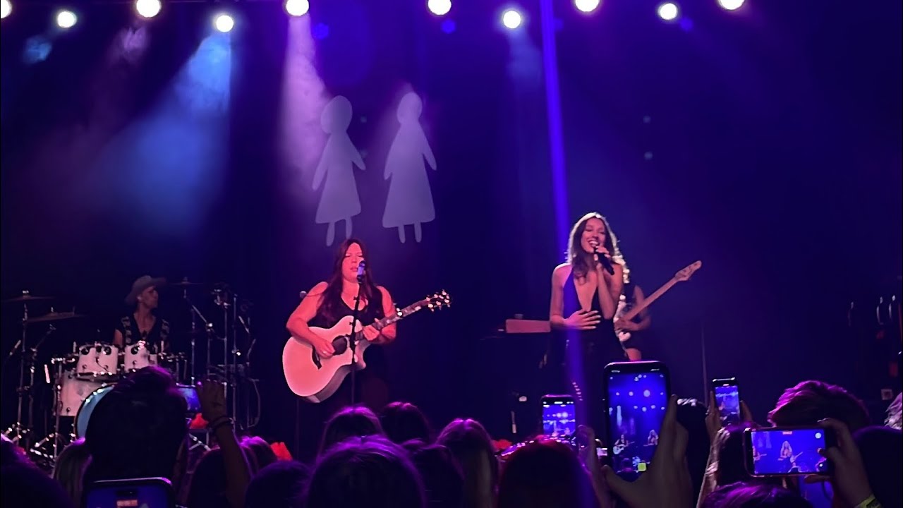 Gigi Perez - Sugar Water ft. Bella Perez - Live at The Fillmore Charlotte 10/18/25