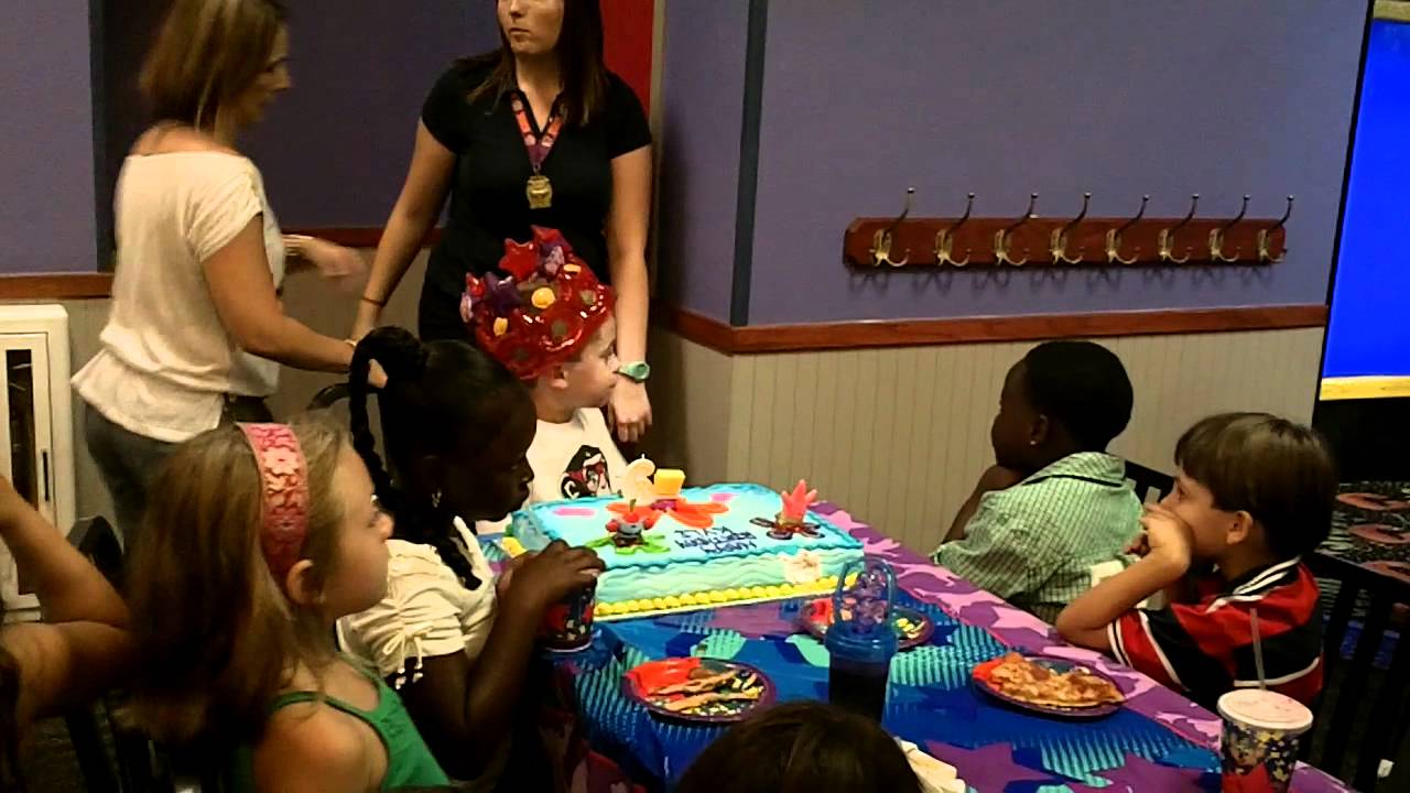 kyle birthday at chucky cheese june 2012