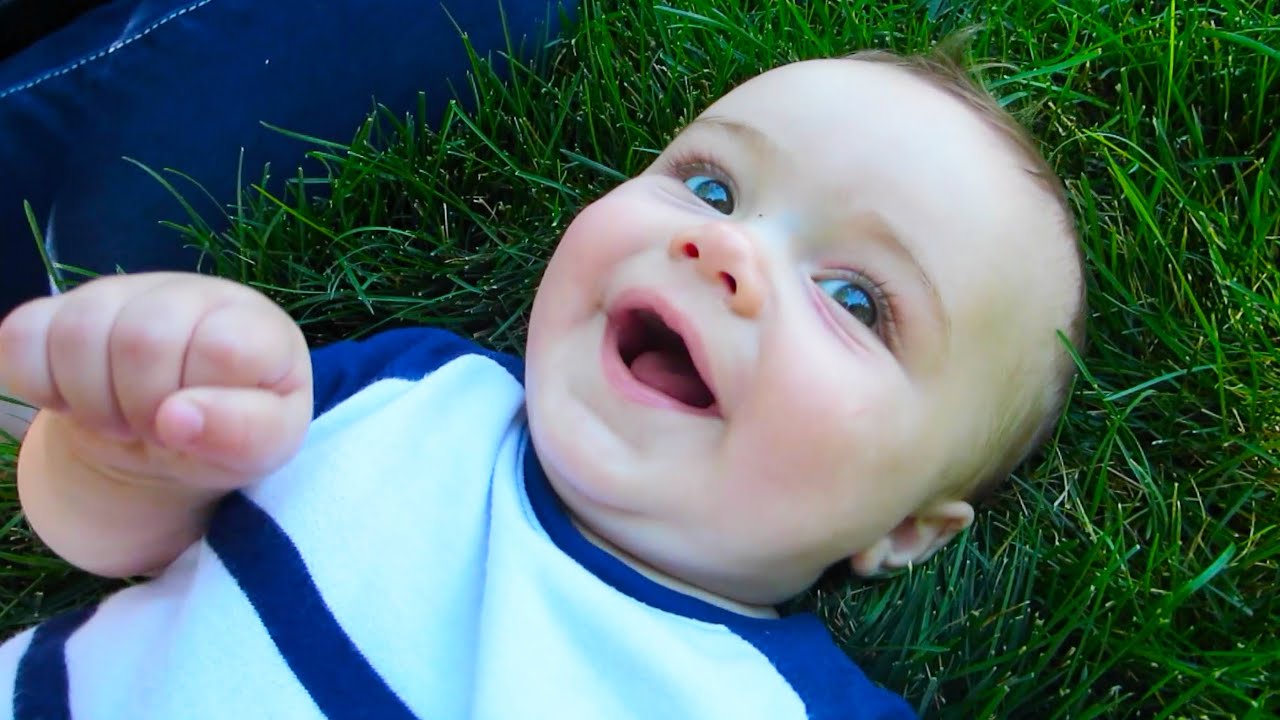BABY LAUGHS AT FUNNY SOUNDS!!