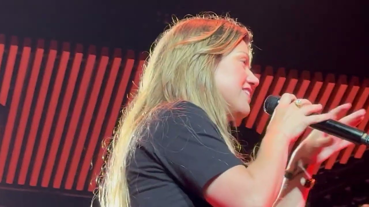 Kelly Clarkson - Piece By Piece