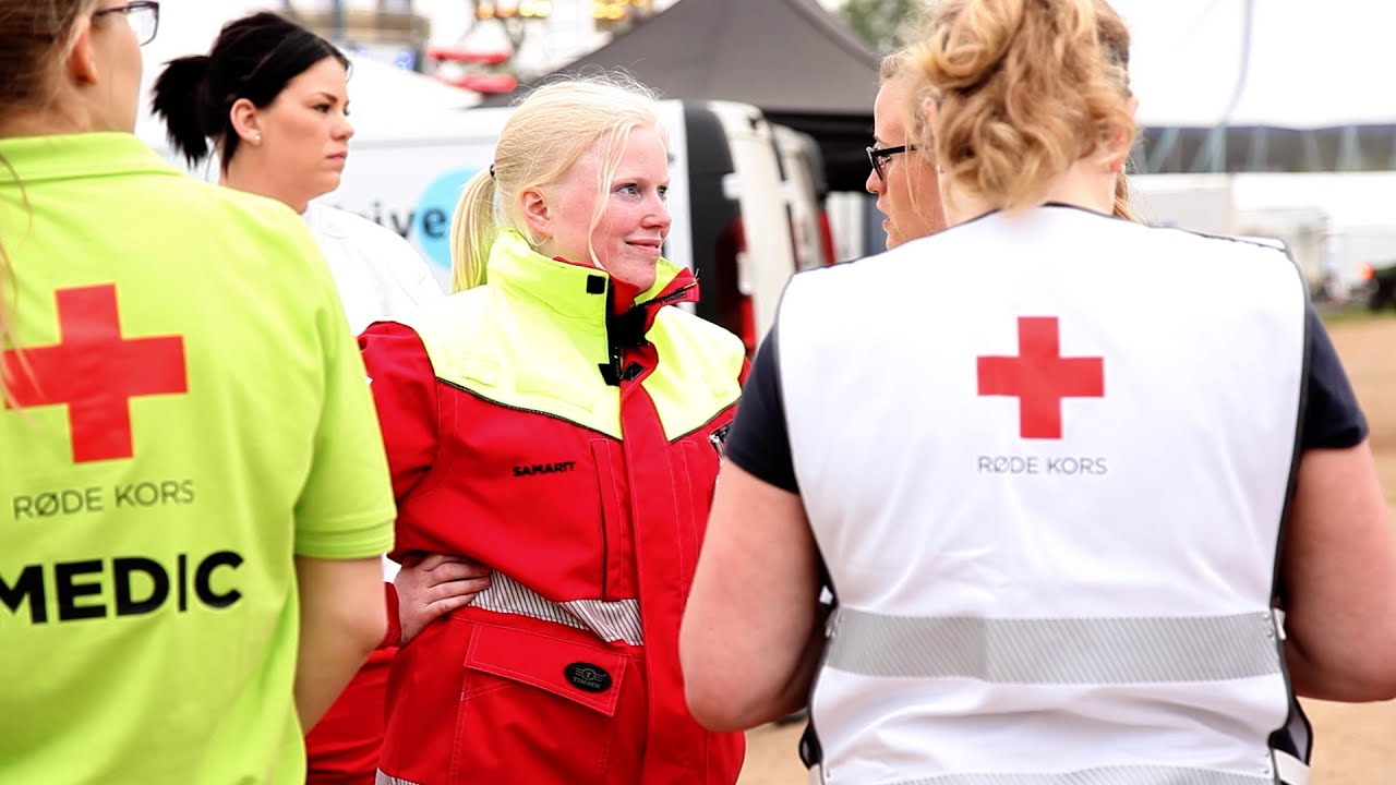 F&oslash;lg Ida p&aring; hendes samarit vagt p&aring; festival