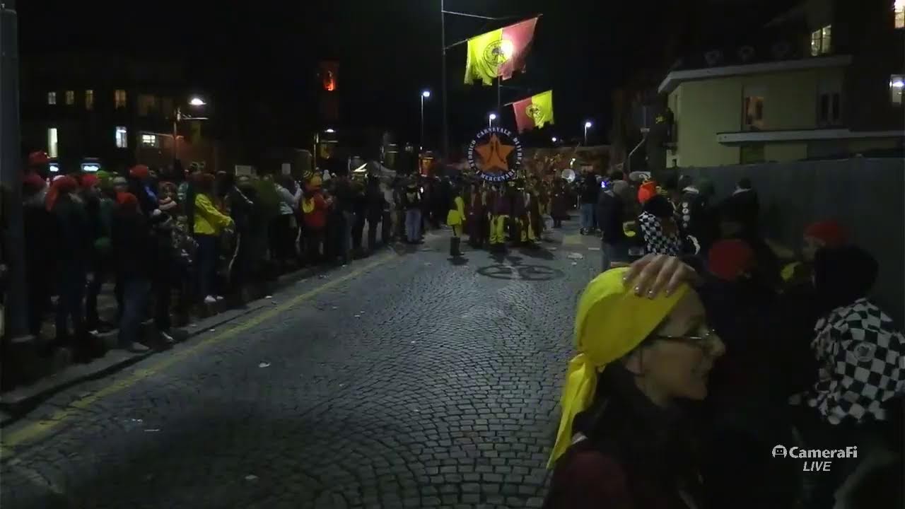 Storico Carnevale di Ivrea 2025 - sabato sera 1 Marzo - Sfilata aranceri e fuochi d'artificio