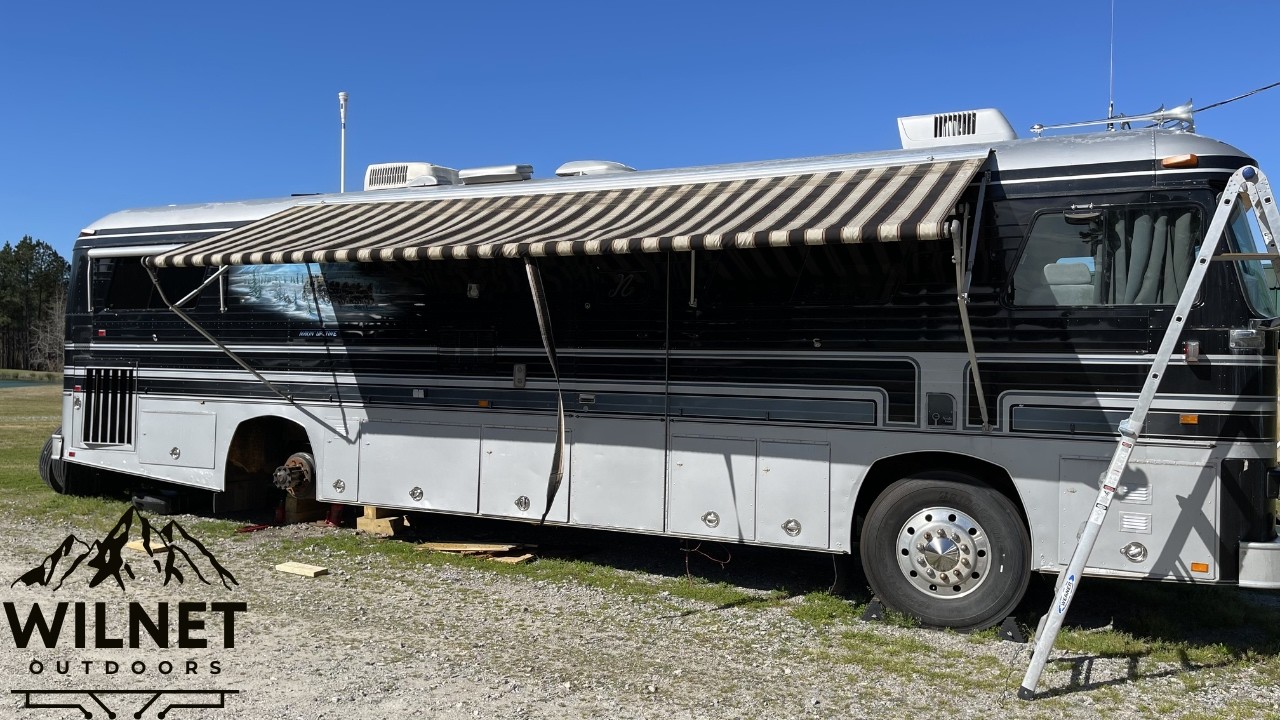 Re-Newell E25 | Chasing the Leaks – Zip Dee Awning & Rub Rails | 1983 Newell RV