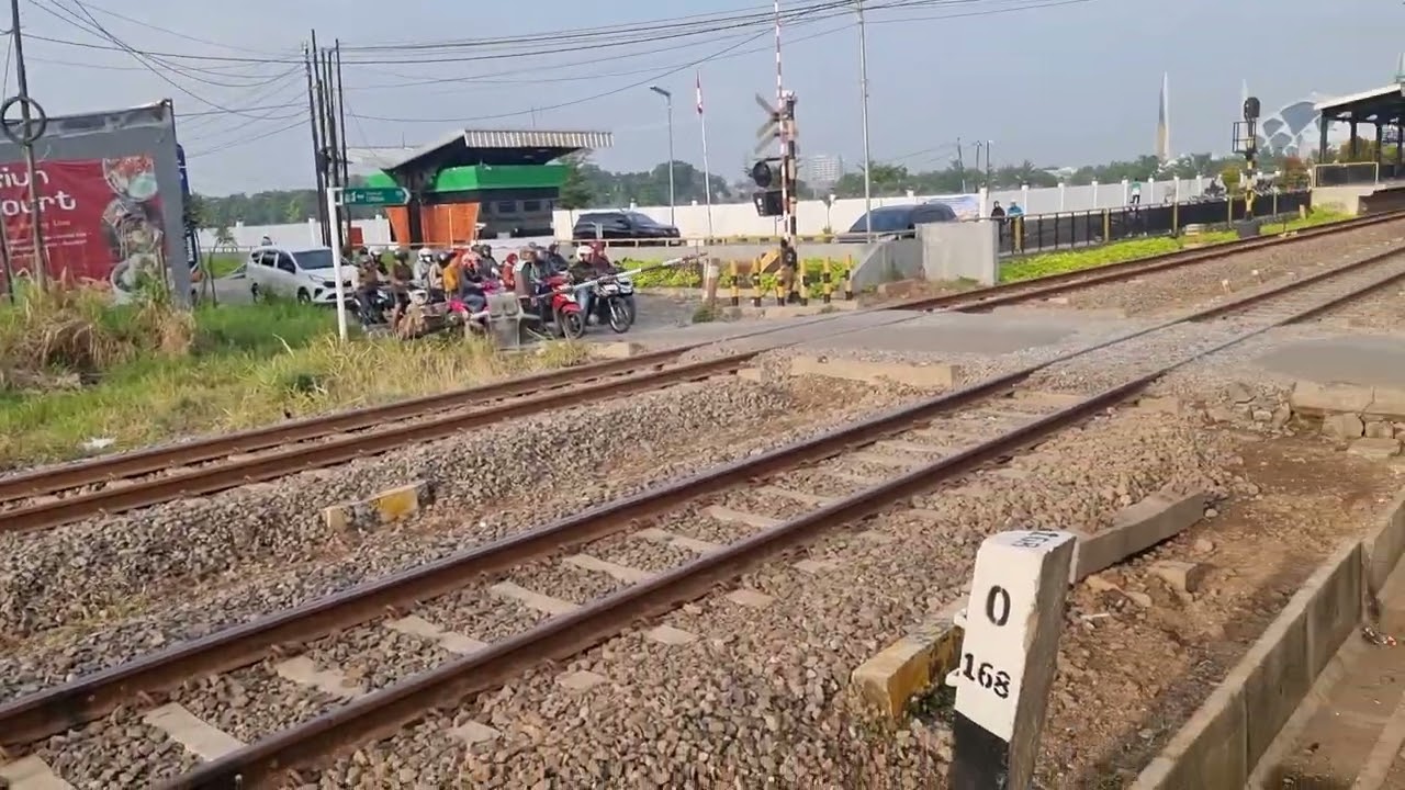 @wandaTau-ru8uu Kahuripan hari cerah #keretaapi 