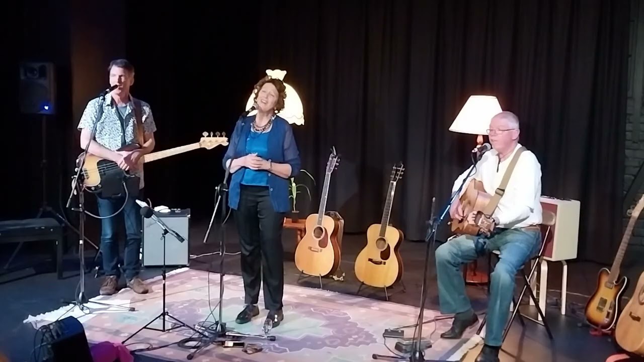 Jan Elliott sings Joni Mitchell The Circle Game