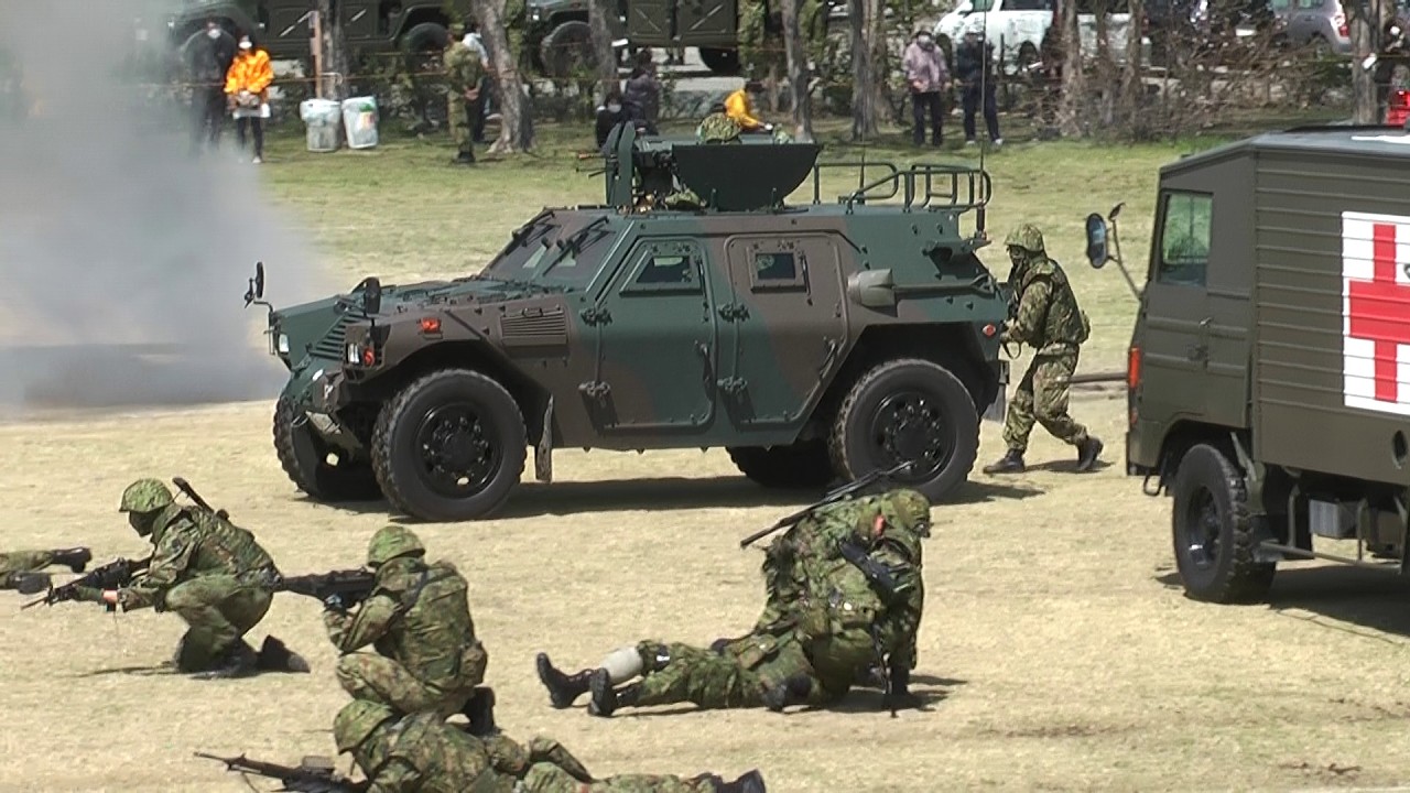 2014 新町駐屯地 模擬戦闘訓練展示 ～ UH-60JA  OH-6D  87式偵察警戒車 軽装甲機動車