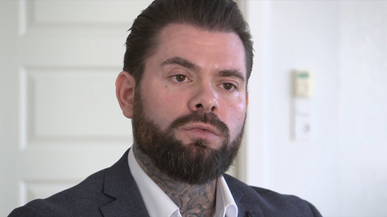 Ex-rocker sov med kniv under madrassen: Nu kritiserer han exitprogram