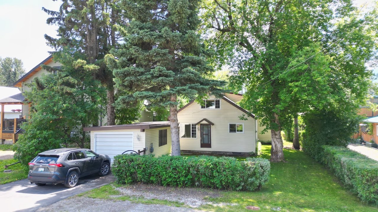 1370 McDonald Ave Fernie PropertyGuys.com #267252