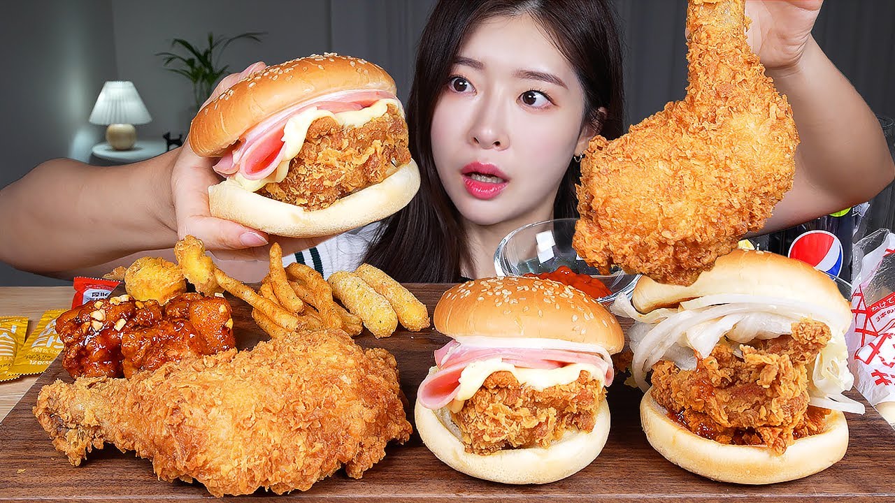 ASMR MUKBANG | Прикосновение мамы! Пир с гамбургерами и жареной курицей 🍔🍗 Сырные палочки, наггетсы