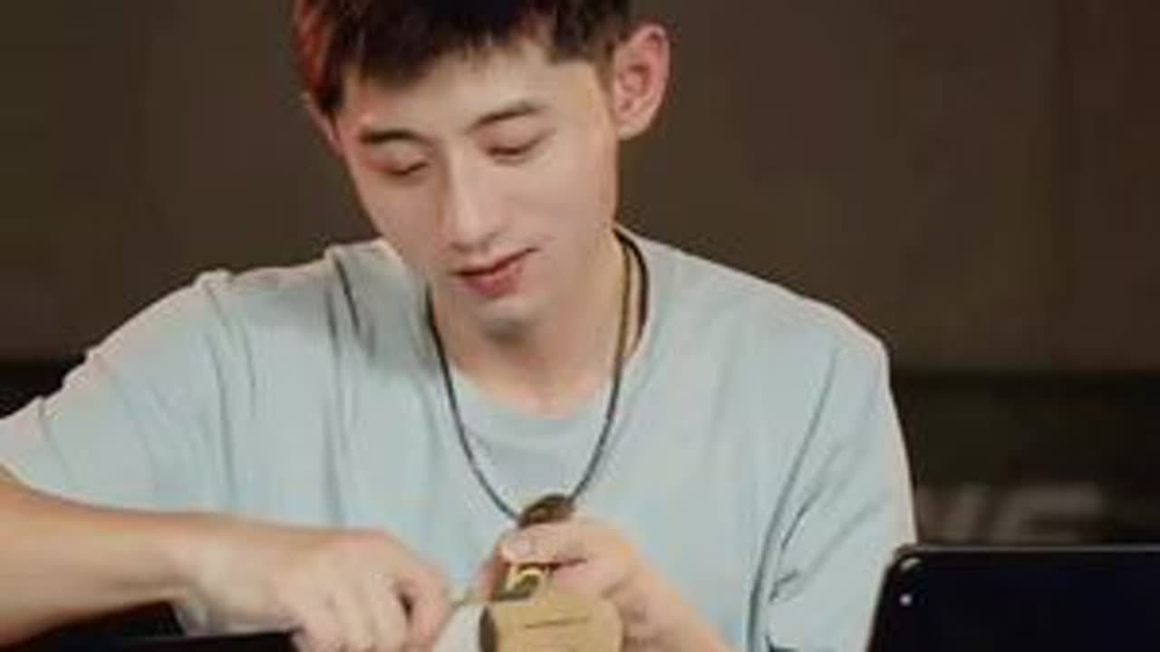 怎么砂球板？张指导亲自演示给你看！#张继科 #张指导乒乓