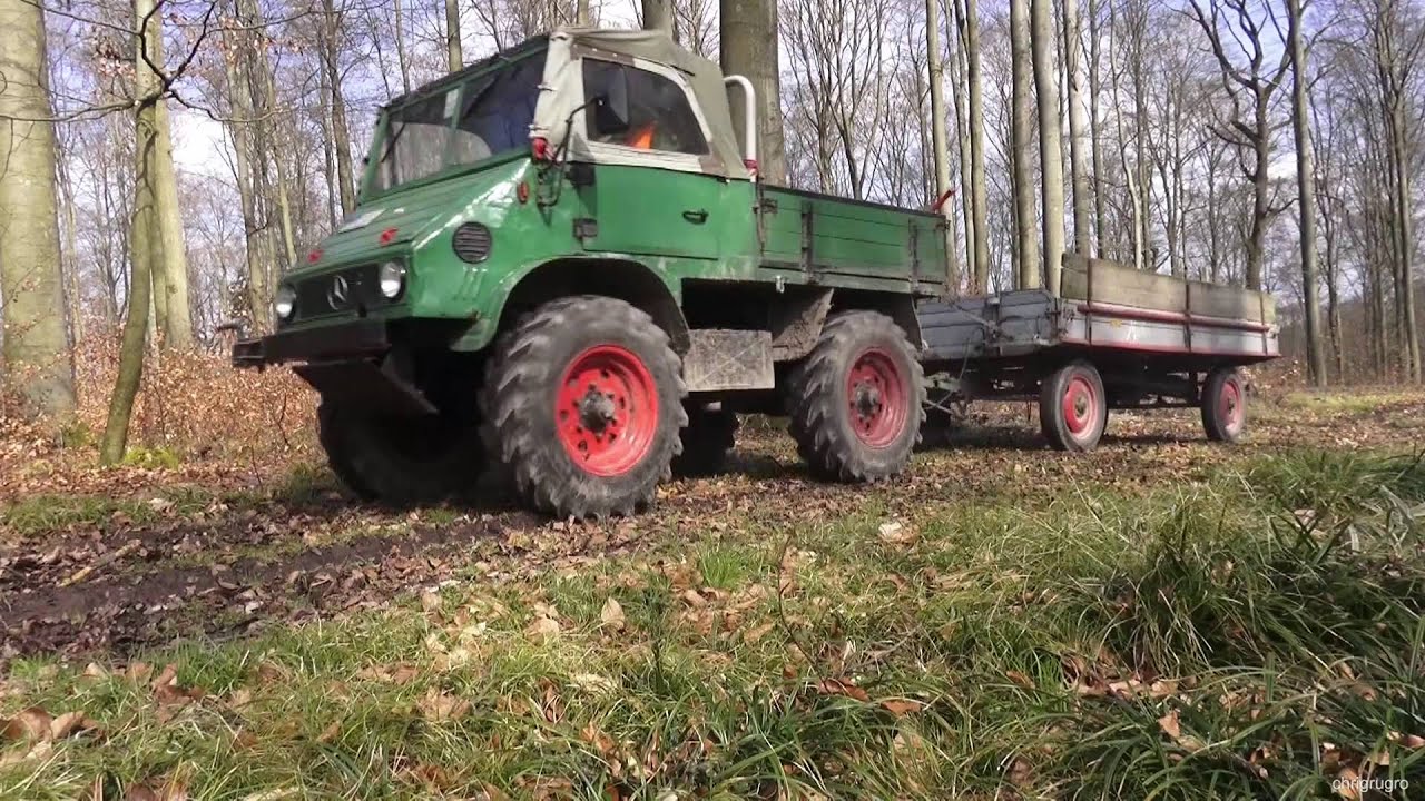 Unimog in schwierigem Gelände