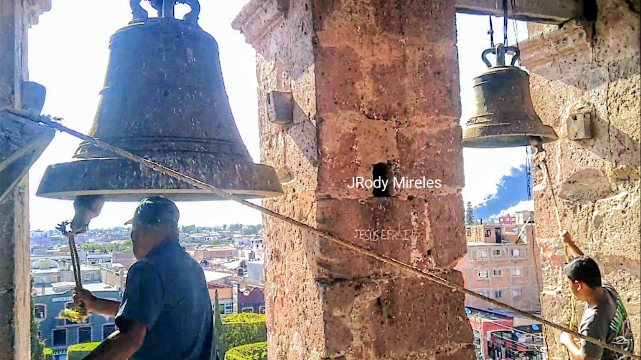 Repique de Campanas en la Parroquia de Santiago Apóstol Silao Guanajuato(1-.llamada)