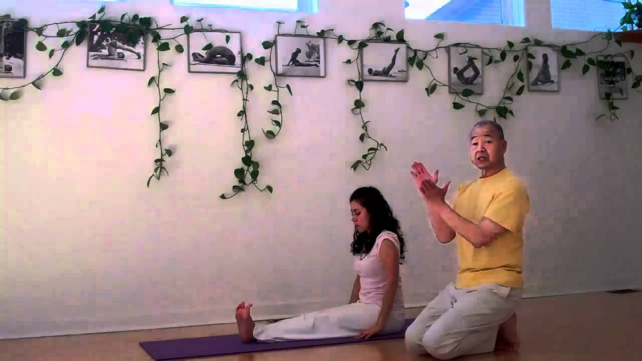 Sivananda Yoga Vedanta Centre Toronto - Paschimottanasana