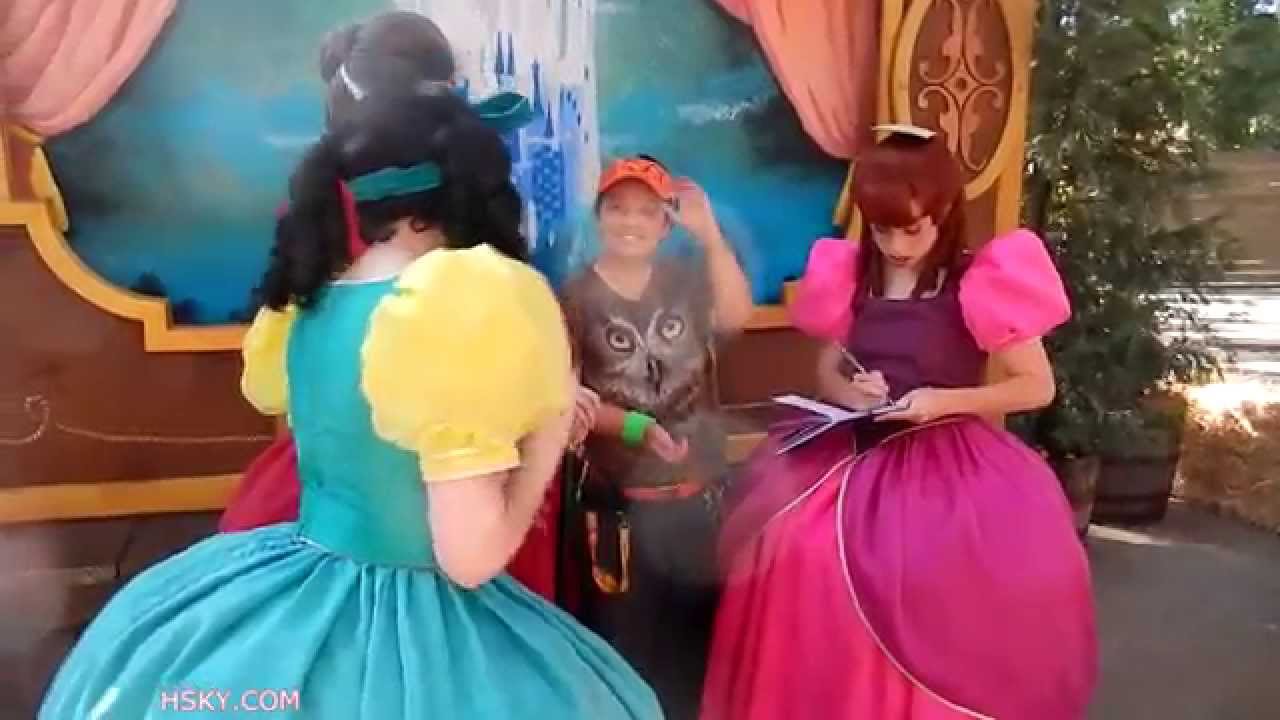 V#15 HSKY Cinderella's Step sisters Drizella Anastasia meet special characters 2014 Disneyland HD