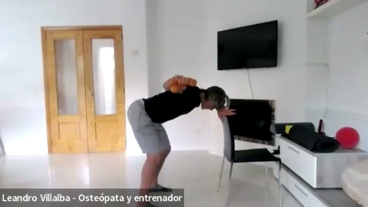 EJERCICIOS DE FUERZA PARA LOS HOMBROS  CON MANCUERNAS MEJORA LA ESTABILIDAD DE LOS HOMBROS .