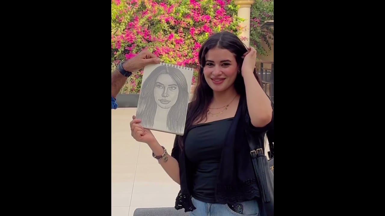 قفشتني وانا بحط الرسمة على الترابيزة افتكرتني حرامي 😂🤦‍♂️
