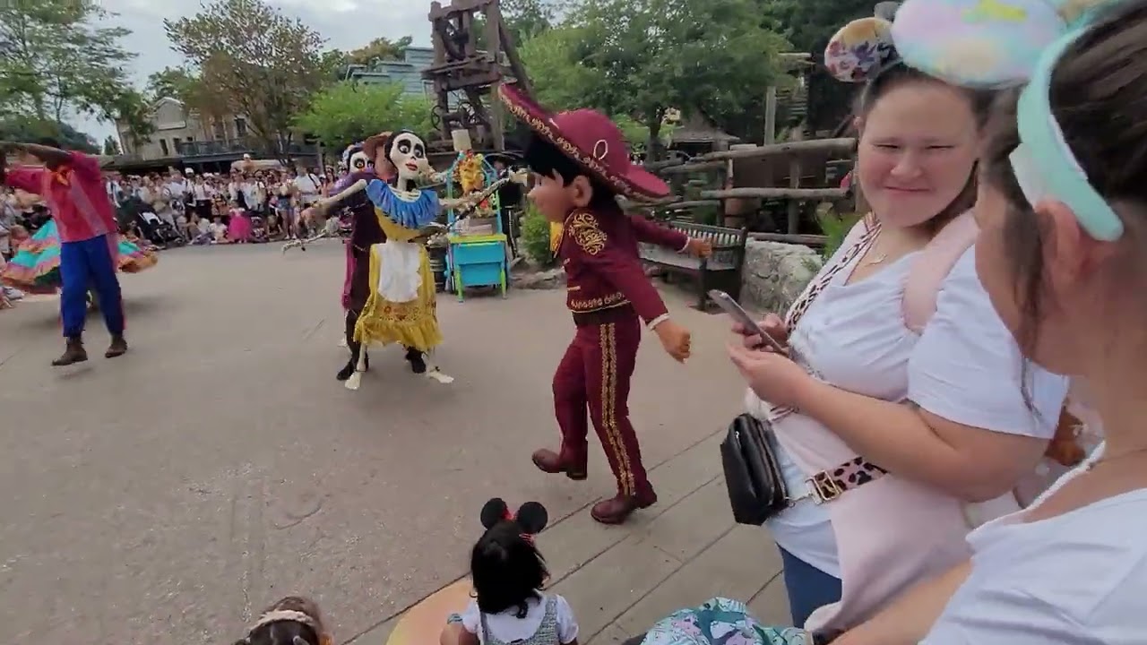 Paris Disney live performance July 2025 